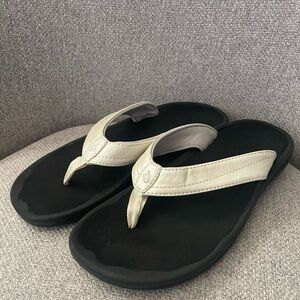 OLUKAI- WOMENS OHANA SANDALS size 9